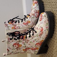 Nwot Comfy, Unique Flower Design,Waterproof Bottom White Floral Print Round Toe Boots, White Casual Boots With Zipper Closure, Casual Spring Boots With Zipper Closure, White Boots With Zipper Closure For Spring, White Ankle-high Boots With Zipper, Floral Combat Boots, Wild Strawberries, Unique Flower, Stardew Valley