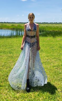 Sparkling white and silver cape dress. Made of tulle with glitter coat. This flare dress completes any looks and outfits for festivals and parties🔥✨ All sizes are available Made to the order 100% handmade❤️ Send me your measurements for custom orders Hand wash and dry cleaning recommended Model in the picture is 5'6, wearing M size belt is not included Glamorous White Dress For Costume Party, Embellished Cape Evening Dress For Party, Embellished Cape Dress For Party, Embellished Cape Gown For Party, Organza Cape Dress For Wedding, Silver Organza Floor-length Dress, Fitted Cape Dress With Sequins, Fitted Sequin Cape Dress, Glamorous Fitted Cape Dress