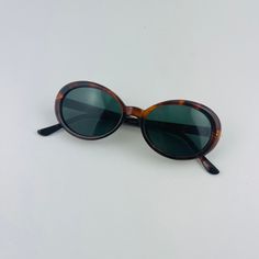 True vintage oval sunglasses featuring a red tortoise frame with smoke black tint lens. True genuine vintage sunglasses from the 90s. This style is unisex. - 400 uv - new vintage from the 90s - includes sunglasses pouch Available in black https://etsy.me/3HiiDcf Also available in brown tortoise https://etsy.me/3rz8SPm Retro Tortoiseshell Cat Eye Sunglasses With Tinted Lenses, Retro Oval Brown Sunglasses, Retro Brown Oval Sunglasses, Vintage Oval Sunglasses For Summer, Retro Tortoiseshell Cat Eye Sunglasses, Vintage Oval Sunglasses With Uv Protection, Vintage Tortoiseshell Sunglasses For Summer, Sunglasses Pouch, Tortoise Sunglasses