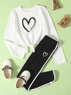 Girls Heart, غرفة ملابس, Trendy Fashion Tops, Black And White Style, Fashionista Clothes, Easy Trendy Outfits, Ținută Casual, Stylish Dresses For Girls, Tween Outfits