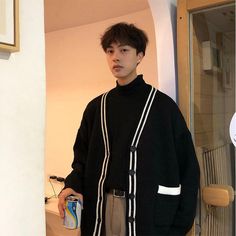 Model is 5ft 9''(175cm) tall, 121 lbs(55kg) weight and wearing a size L Outfit Minimalist, Spring Outfits Men, Fairy Dresses, Oversize Casual, Graduation Outfit, Comfortable Tops, Casual Winter Outfits, Style Korean, Korean Men