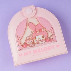 Keep your hair looking neat wherever you are with this compact kawaii set! It includes a plastic flat comb, a round mirror, and a compact vinyl case. The design showcases cute prints of My Melody wearing a strawberry flower crown. My Melody Strawberry, Princess Mirror, Kawaii Backpack, Strawberry Flower, Comb Set, Cute Prints, Besties Forever, 90s Toys, Kawaii Shop