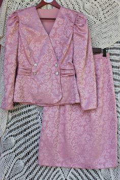 Mauve Suit, Pink Mother Of The Bride, Women Suits Wedding, Puffed Long Sleeves, Classy Suits, Professional Wear, Dress Classy, Pink Mauve, Mother Of The Bride Dress