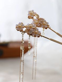 Product Name: Ming Dynasty Tassels Handmade Hanfu Hairpin Material: Gold-plated copper alloy, Czech floral carvings, Czech water droplets, white shell flowers, agate pearls, etc. Detailed Size: Flower face size approx. 3x6cm. Tassel length approx. 17cm. Usable length of hairpin approx. 12.3cm. Note: This hairpin is still solidly crafted, but please handle it gently. When wearing, hold the hairpin shaft instead of the floral part or the connection point. Tassels Handmade, Shell Flowers, Flower Face, Ming Dynasty, Water Droplets, Hanfu, Hair Pins, Tassels, Agate