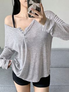 Gris Casual Collar manga larga Tela tejida Liso  Embellished Elástico Ligero Women T Shirts, Oversized Tee, Womens Fall, Long Sleeve Knit, Socks Women, Outfit Inspirationen, Black Stripes, Drop Shoulder, Women Clothes Sale