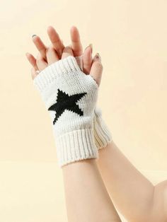 Mia 3, Swaggy Outfits, Star Pattern, 영감을 주는 캐릭터, Really Cute Outfits, Star Girl, Black Star, Mode Vintage, Womens Gloves