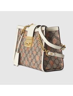 Have a look this beautiful gucci bag! Gucci Padlock, Bags Gucci, Designer Tote Bags, Strawberry Print, Medium Tote, Small Tote, Gucci Bags, Beauty Items, Shopper Bag