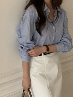 Women spring outfits, old money fashion, old money style, fashion inspo,fashion idea,weekend outfits,minimal style,k-fashion,street style, casual outfit Outfit Ideas Striped Shirt, Old Money Outfits Stripes, Old Money Striped Shirt, Men’s Dress Shirt Outfit Women, Minimal Outfit Ideas For Women, Korean Casual Outfits Women, Classic Aesthetic Outfits, Shirt Style Women, Old Money Shirt