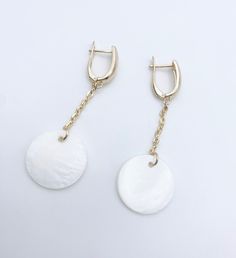 This statement piece is trendy, classy and stylish. The mother of pearl brings an elegant look and brings a special touch to an outfit. The perfect size stands out no matter what you're wearing and take your outfit to the next level. ➖Product Details➖ Material: 18K Gold Plated and Mother of Pearl Pendant Size: 2.2in Mother of pearl size: 15mm  ➖Extra information ➖ * All items are nicely packaged ready to gift in elegant jewelry pouch and box. * Have any questions or need extra information ? Feel Trendy White Pearl Drop Earrings, Trendy White Drop Pearl Earrings, Trendy White Pearl Earrings For Formal Occasions, Elegant Pearl White Mother Of Pearl Earrings, Elegant White Everyday Earrings, Luxury White Earrings For Everyday, Luxury White Linear Earrings Gift, Elegant Everyday Drop Earrings, Classic Gold Mother Of Pearl Earrings