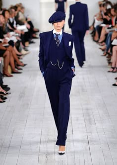 Ralph Lauren spring 2010 Women In Suits, Womens Tailored Suit, Mens Tailored Suits, Mens Tailor, Mode Costume, Classy Chic