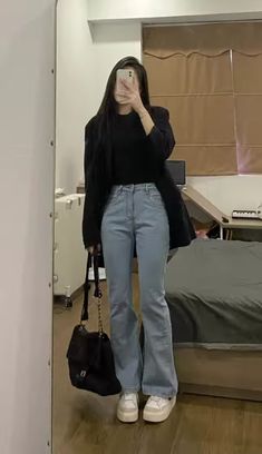 Casual Formal Korean Outfit, Jeans With Shirt, Ootd Ideas Korean Style, Korean Dressing Style Women, Stylish Outfits Korean, Jeans Outfit Winter Korean, Outfit For College Girl, Classy College Outfits Winter, Shirt Outfit Winter