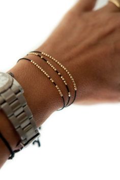 Disco friendship bracelet - 14k solid gold - Vivien Frank Designs Wrap Armband, Diy Armband, Silk Bracelet, Schmuck Diy, Friendship Bracelets With Beads, Rose Gold Beads, Circle Bracelet, Bracelet Friendship, Gold Bead Bracelets