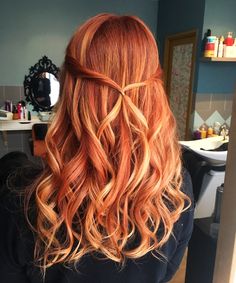 Bright Copper Hair With Blonde Highlights, Bright Copper Hair, Redhead Hair Color, Crazy Curly Hair, Pretty Red Hair, Hair Contouring, Ombre Hair Blonde, Bright Red Hair