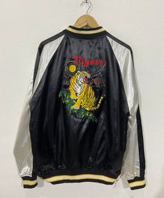 "*ITEM: Vintage Tigers Souvenir Jacket Vintage 90s Sukajan Tokyo Japanese Embroidery Sukajan Satin Bomber Jacket Size L *ITEM DETAILS: 👇🏻 Please be aware that all vintage items will usually show a few signs of wear or fading due to age, but anything visible such as stains or holes, and serious flaws have been photographed.For any further information on this item please contact us and we will be happy to help. *SIZE:LARGE *ACTUAL SIZE MEASUREMENT: 👇🏻 *PIT TO PIT(WIDTH):23\"INCHES *LENGTH(FROM Retro Embroidered Varsity Jacket For Fall, Embroidered Retro Varsity Jacket For Fall, Vintage Embroidered Varsity Jacket For Winter, Vintage Embroidered Long Sleeve Varsity Jacket, Sukajan Jacket, Souvenir Jacket, Japanese Embroidery, Jacket Vintage, Dhl Express