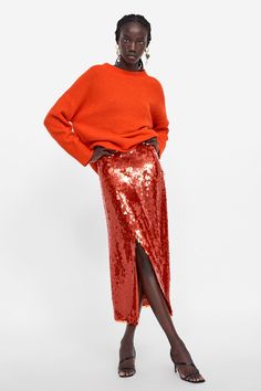 JERSEY OVERSIZE TACTO SUAVE Orange Sweater Outfit, Sweater Women Outfit, Twofer Dress, Style Evolution, Orange Sweater, Glam Outfit, Orange Outfit, Sequin Outfit, Eve Outfit