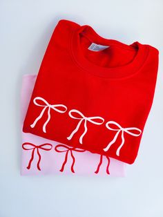 This is the cutest crewneck for every girl in their bow era! It makes a great valentines day gift 🎀 It's available in 3 different colors and 5 sizes. Message me for more sizing availability. Valentine's Day Cotton Sweatshirt Gift, Valentine's Day Gift Cotton Sweatshirt, Cute Red T-shirt For Winter, Cute Red Winter T-shirt, Pink Cotton Holiday Sweatshirt, Cute Red Crew Neck Sweater, Cute Pink Sweatshirt For Gift, Cute Pink Sweatshirt As Gift, Cute Red Sweatshirt For Fall