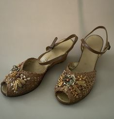 "Hi Brows Vintage Raffia Peep Toe Sandals circa 50s-60s. SO CUTE! Low 2 1/2\" wood wedge heel and ankle strap sling sandal. Fits 8-8.5 US Women's Could use resoling, or perhaps just heel replacement, but wearable as is." Vintage Low Heel Heels For Spring, Vintage Brown Sandals With Low Heel, Vintage Brown Low Heel Sandals, Vintage Brown Sandals For Summer, Vintage Open Toe Sandals For The Beach, Vintage Open Toe Sandals For Summer, Vintage Closed Toe Beach Sandals, Vintage Closed Toe Sandals For Beach, Vintage Sandals For Summer Beach