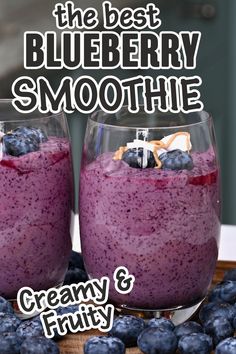 Side view of two glasses of creamy blueberry smoothie, topped with fresh blueberries, drizzle of peanut butter, and coconut flakes. Blueberry Smoothie Recipe Easy, Strawberry Blueberry Smoothie, Resep Juice, Blueberry Smoothie Recipe, Smoothie Flavors, Blueberry Banana Smoothie, Fruit Smoothie Recipes Healthy, Blueberry Smoothie, Smoothie Drink Recipes