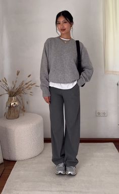 Amazon Warehouse Job Outfit, Outfit Ideas 12-13, Uni Autumn Outfits, Ath Leisure Outfits, How To Style Grey Sweater, Comfy Work Outfit Winter, Nyc Work Outfit, Office Outfits Winter, Grey Work Pants