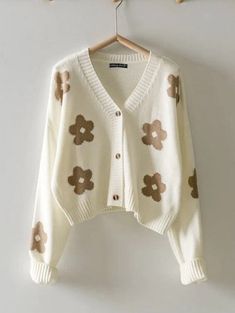 Wrap yourself in retro charm with this Daisy Flower Print Retro Sweater Cardigan. The cardigan features a delightful daisy flower print, adding a touch of whimsy and vintage-inspired flair to your outfit. Made with a super soft and cozy fabric, this cardigan is perfect for all seasons. The dolman long sleeves and V-neckline create a relaxed and comfortable fit, making it an ideal layering piece. The button closure adds a classic touch and allows you to adjust the cardigan to your liking. Availab Fall Floral Print V-neck Cardigan, Vintage Brown V-neck Cardigan, Vintage White V-neck Cardigan, Vintage V-neck Cardigan With Button Closure, Vintage V-neck Cardigan With Buttons, Vintage Cream V-neck Cardigan, Look Retro, Retro Sweater, Trendy Outfits For Teens