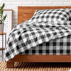 a black and white checkered comforter on a bed