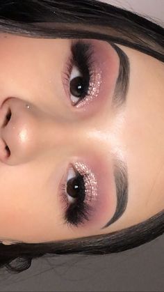 Rose Gold Makeup Looks, Sweet 16 Makeup, Light Pink Eyeshadow, White Eye Makeup, Quinceanera Makeup, Purple Quince, Birthday Makeup Looks, Quinceanera Pink, Pink Eyeshadow Look