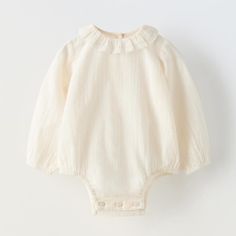 Nwt Zara Organic Cotton Ruffled Bodysuit 3-6m (26.8 Inches) C Spring Long Sleeve Ruffled Onesie, Cream Cotton Bodysuit For Playtime, Cream Long Sleeve Bubble Romper For Summer, Cute Long Sleeve Onesie With Ruffles, Cream Long Sleeve Cotton Jumpsuit, Long Sleeve Cream Onesie For Spring, Cream Long Sleeve Onesie For Spring, White Long Sleeve Jumpsuits And Rompers For Playwear, Solid Color Bubble Romper With Ruffles For Playtime