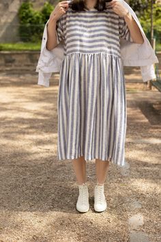 Loose Linen Dress Stripe Summer Midi Dress Oversized Washed - Etsy France Oversized Striped Spring Dresses, Casual Oversized Striped Dresses, Oversized Striped Summer Dresses, Striped Linen Dress For The Beach, Striped Linen Beach Dress, Summer Striped Linen Dress, Striped Linen Summer Dress, Casual Striped Linen Dress, Striped Linen Dress