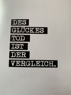 some type of sticker that says des glucks tod ist der verglieich