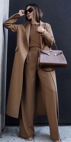 Lolario Style, Giacca In Tweed, Monochromatic Outfit, Looks Black, Looks Chic, Winter Fashion Outfits, Outfits Casuales, Moda Casual, Look Fashion