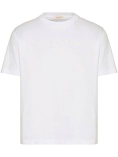 white cotton jersey texture logo print to the front crew neck short sleeves straight hem Modern Short Sleeve T-shirt With Logo, Relaxed Fit T-shirt With Logo And Short Sleeves, Modern Crew Neck T-shirt With Logo Detail, Modern Cotton T-shirt With Logo Detail, White T-shirt With Logo Detail And Relaxed Fit, White T-shirt With Logo Detail, White Relaxed Fit T-shirt With Logo Detail, White Logo T-shirt For Summer, White Logo Detail Short Sleeve Tops