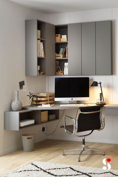 Bureau sur mesure gris aménagé en angle Home Office Furniture Design, Home Study Rooms, Home Office Layout, Desain Pantry, Small Home Offices, Boy Bedroom Design, Inspiration Kitchen, Remodel Inspiration