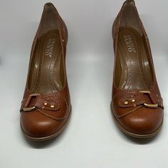 Brown High Heel Dress Shoes Condition: Like New -No Shoe Box Little Nick On Left Shoe And Coloring In Few Stitches In Back Of Right Shoe. Quantity- 1 Pair Size: 7.5m Brand Name: Franco Sarto Brown Round Toe Court Shoes For Office, Brown Slip-on Heels For Office, Brown Round Toe Heels For Office, Brown Closed Toe Court Shoes With Padded Heel, Brown Heels With Buckle Closure And Round Toe, Brown Heels With Buckle Closure For Office, Brown Almond Toe Court Shoes For Office, Brown Closed Toe Court Shoes Medium Width, Brown Court Shoes With Leather Sole And Round Toe