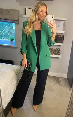 Exclusive Oversized Blazer In Green | LIENA | SilkFred Green Blazer Outfit, Outfit Formal Mujer, Corporate Attire Women, Networking Outfit, Classy Business Outfits, Looks Pinterest, Corporate Attire, Corporate Outfits