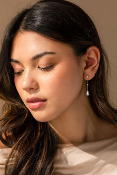 Timeless pearls for a chic look. 💎💚 Classic Bridal Earrings With Elegant Design For Evening, Classic Elegant Bridal Earrings For Evening, Classic Teardrop Chandelier Earrings For Formal Occasions, Classic Elegant Design Bridal Earrings For Evening, Formal Teardrop Chandelier Earrings In White Gold, Classic Drop Chandelier Earrings With Elegant Design, Elegant Drop Bridal Earrings For Formal Occasions, Elegant Long Drop Hypoallergenic Pearl Earrings, Evening White Gold Teardrop Bridal Earrings