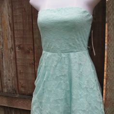 Mint Green Lace Strapless Love Reign Dress.New With Tags. Very Cute And Feminine. Missing The Waist Belt That Came With It But You Easily Use Another One In It's Place Or Snip The Loops Off And No One Would Ever Even Know. Size Small Flirty Lace Strapless Dress For Summer, Lace Dres, Teal Blue Dress, Reign Dresses, Lace Strapless, Chevron Dress, Mini Sundress, Shift Dress Black, Floral Blue Dress