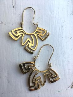 handcast in india, these brass dangle earrings are definitely unique!  They will add class to any outfit- chill enough for work, but also dressy for a night out. Outfit Chill, Geometric Lines, Brass Earrings, Gemstone Bracelet, Abs Workout, Jewelry Earrings Dangle, Etsy Earrings, Dangle Drop Earrings, Night Out