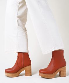 PAZ - Charlotte Stone - Feature Charlotte Stone, Who Is She, Clog Boots, 70s Style, Wooden Heel, 90s Style, 4 Inch Heels, 70s Fashion, Platform Boots