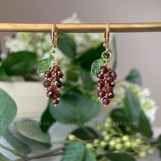 Purple Grape Earrings Drop Huggie Earrings - Handmade Crystal Beads Grape Earrings - Cute Fruit Drop Earrings - unique dangle 🤍 Hypoallergenic 🌸 Handmade with love ✨ Cute & Dainty  🎁 Gift ready 〰️Click👇🏻 Find more Earrings🎀  https://www.etsy.com/shop/byYeeSo ◽️ PACKAGING ◽️  * The jewelry will be nicely packaged * Comes with a drawstring suede pouch * If you need personalized gift note, please click the link below, add it to your cart when check out to upgrade your packaging. https://www.e Beaded Grapes, Grape Earrings, Purple Grapes, Cute Fruit, Earrings Cute, Earrings Unique, Cute Little Things, Huggie Earrings, Earrings Drop