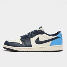 💙 Retailer-Fotos des Air Jordan 1 Low OG "Obsidian". Der Sneaker droppt im Frühjahr 2025 Air Jordan 3, Nike Air Jordan 1, Air Jordan 1 Low, Jordan 1 Low, Jordan 3