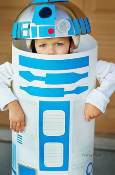 DIY R2D2 Costume R2d2 Disneybound, Hallo Costumes, R2d2 Costume, Disfraz Star Wars, Robot Costumes, Clever Kids, Star Wars Halloween