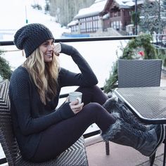 What to Wear Skiing (or Snowboarding) Winter Vacation Outfits, Look Winter, What To Wear Skiing, Snow Bunny, Snow Fashion, Snow Outfit, Ski Fashion, Skiing Outfit, A Cup Of Coffee