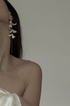 Chic Spring Wedding Jewelry, Spring Wedding Jewelry With Petal Design, Elegant Spring Wedding Jewelry, Elegant Spring Dangle Jewelry, Elegant Spring Jewelry With Dangle Shape, Elegant Yellow Gold Petal-shaped Jewelry, Elegant Petal-shaped Yellow Gold Jewelry, Elegant White Jewelry For Spring, Elegant White Spring Jewelry