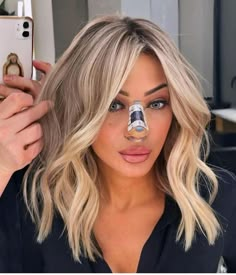 Blonde Hair Tips, Blonde Hair Goals, Medium Blonde Hair, Blonde Hair Transformations, Beautiful Haircuts, Dirty Blonde Hair, Hair Color Light Brown, Balayage Hair Blonde, Hair Color For Women