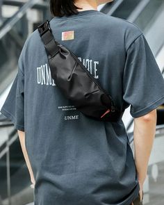 Fanny pack streetwear ’Yashiro’ - TECHWEAR STORM™ Fanny Pack Outfit Street Styles, Fanny Pack Outfit, Cyberpunk Pants, Waterproof Fanny Pack, Hakama Pants, Techwear Pants, For The Streets, Techwear Outfits, Urban Explorer