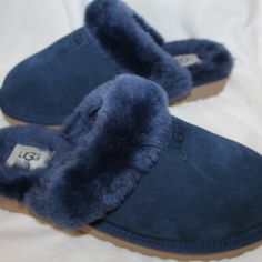 A Plush Sheepskin Collar And Effortless Slip-On Design Pair With A Rugged Sole For Ultimate Cozy Versatility In Ugg's Genuine Shearling Slippers. Round-Toe Slip-On Slippers 17mm Sheepskin Upper And Insole Dyed, Treated And Pieced Sheep Or Lamb Fur Fur Origin: Australia, Ireland, United Kingdom Or United States; Origin Of Finished Product: China Or Vietnam Runs One Half To Whole Size Bigger Than Normal New In Original Box - 8 New Without Original Box Guaranteed Authentic Ugg Platform Slippers, Ugg Slippers Women, Ugg Dakota, Chestnut Uggs, Blue Slippers, Ugg Tasman Slippers, Shearling Slippers, Black Slippers, Clog Slippers