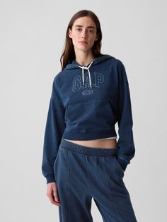 Soft cotton cropped hoodie.  Hooded neckline with drawcords.  Long sleeves with banded cuffs.  Gap arch logo at front.  Front kanga pocket.  Banded hem.  * Fit: Over