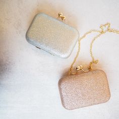 All that glitters...chic and sophisticated metallic clutch bags with gold chain strap comes in silver and gold. Free shipping and a free gift are included. Metallic Clutch Bag, Glitter Clutch, Metallic Clutch, Designer Clutch, Fabulous Jewelry, Gold Sparkle, Clutch Bags, All That Glitters, Silver And Gold