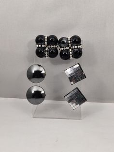 Earrings for non-pierced ears with metal clip clasp with black decoration. 1) 4 balls: dimensions 2.8 cm x 2.8 cm x 1.7 cm 4 balls in black resin and silver metal good condition probably from the 1960s 2) square: dimensions 2.1 cm x 2.1 cm x 0.6 cm square in black resin and mirror mosaic on patinated gold metal good condition probably from the 1930s 3) hematite: dimensions 2.4 cm x 2.4 cm x 0.6 cm round cabochon in anthracite gray semi-precious fine stone called hematite on shiny gold metal in v Vintage Black Metal Clip-on Earrings, Black Metal Clip-on Earrings For Evening, Black Retro Clip-on Jewelry, Black Metal Clip-on Earrings, Mirror Mosaic, Black Resin, Small Hands, Ear Piercings, Clip On Earrings