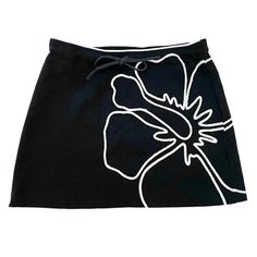 y2k aesthetic hibiscus mini skirt boogzel clothing Girls Streetwear Aesthetic, Aesthetic Hibiscus, White Hibiscus, Streetwear Girl, Y2k Shorts, E Girl, Streetwear Aesthetic, Aesthetic Clothing, Emo Girls